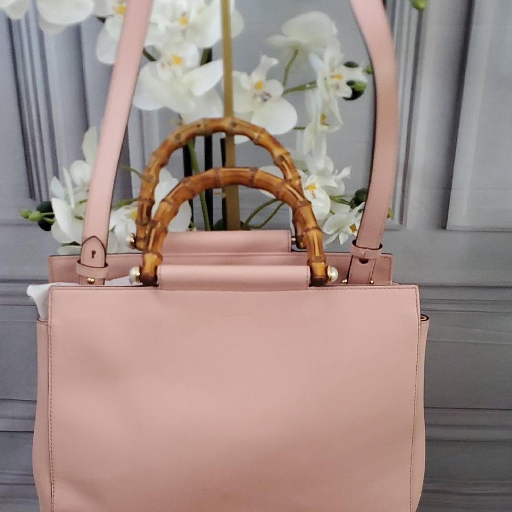 Gucci Elegant Baby Pink Nymphaea Smooth Leather Handbag Pearl Bamboo Handles